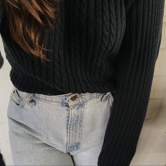 ❌SOLD❌Vintage cropped cable knit Sweater - Picture 3 of 7